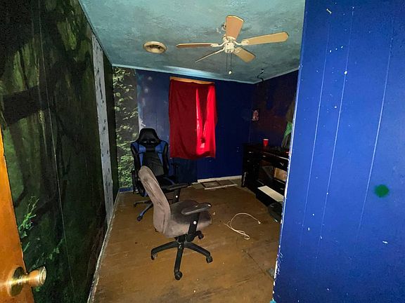 3rd image of 5632 Hughes Rd