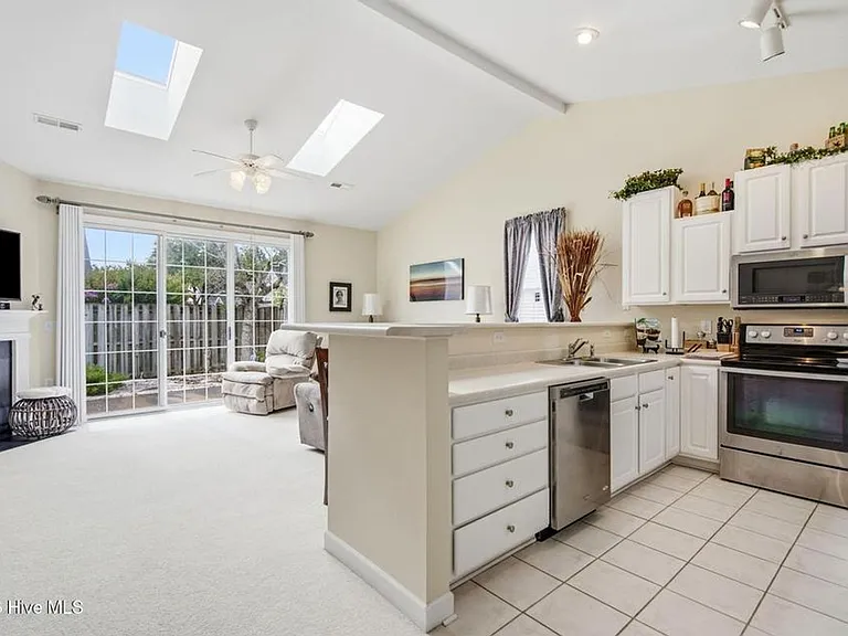 5006 Carleton Dr #113 — Photo 10