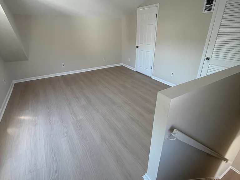 9 Hobart Pl #6 — Photo 3