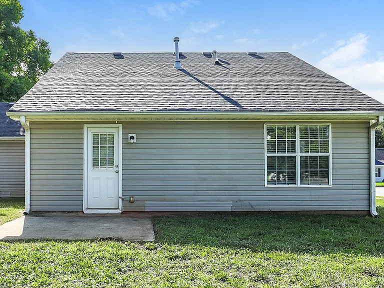 1299 N Hampton Dr — Photo 16