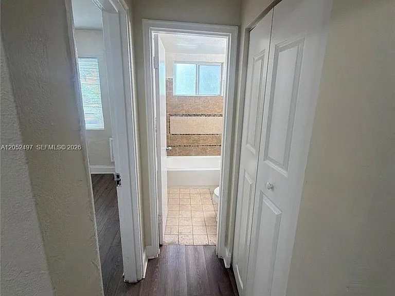 542 NW 8th St #9 — Photo 7