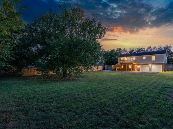 1823 Needmore Rd, Clarksville, TN 37042