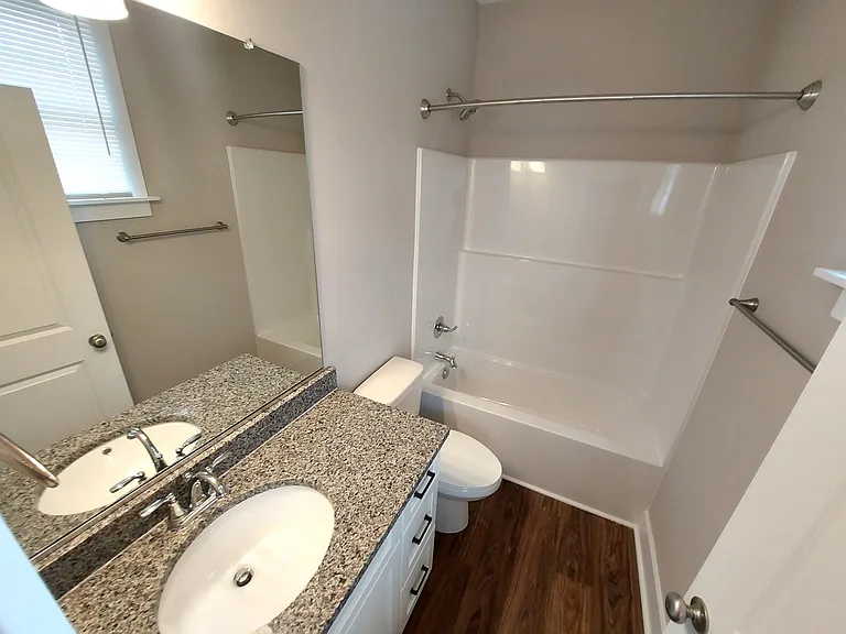38 E 4th St — Photo 18