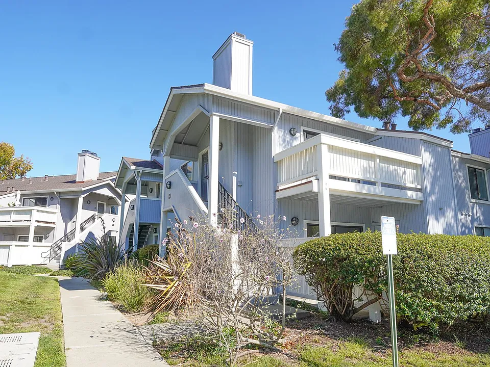 127 Schooner Ct