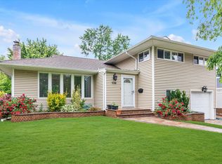 530 Lakeville Ln, East Meadow, NY 11554