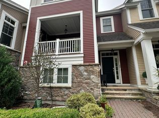 50 Stonehaven Dr, Weymouth, MA 02190