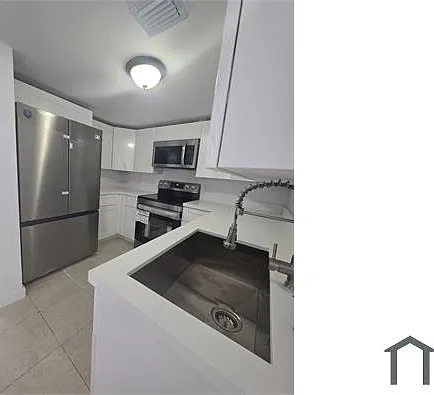 831 SW 3rd St — Photo 12