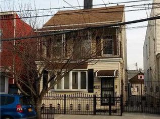 5814 78th St, Middle Village, NY 11379