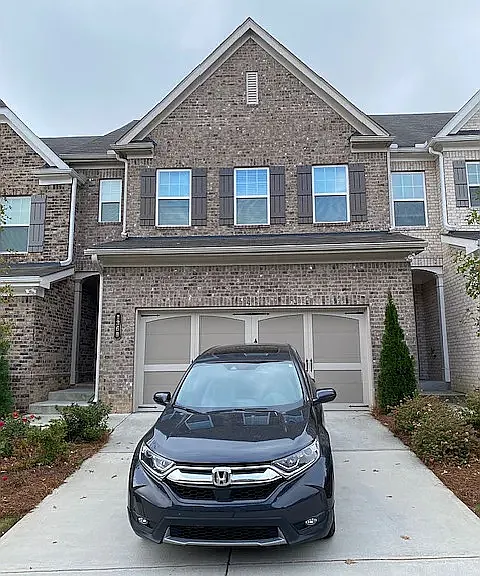 1368 Endicott Ct — Photo 2