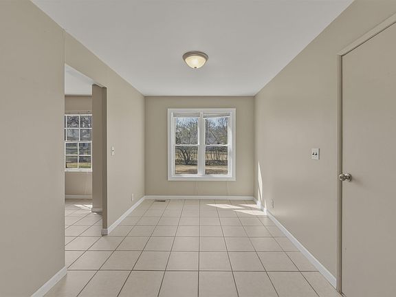 5th image of 2809 SW Hillcrest Rd