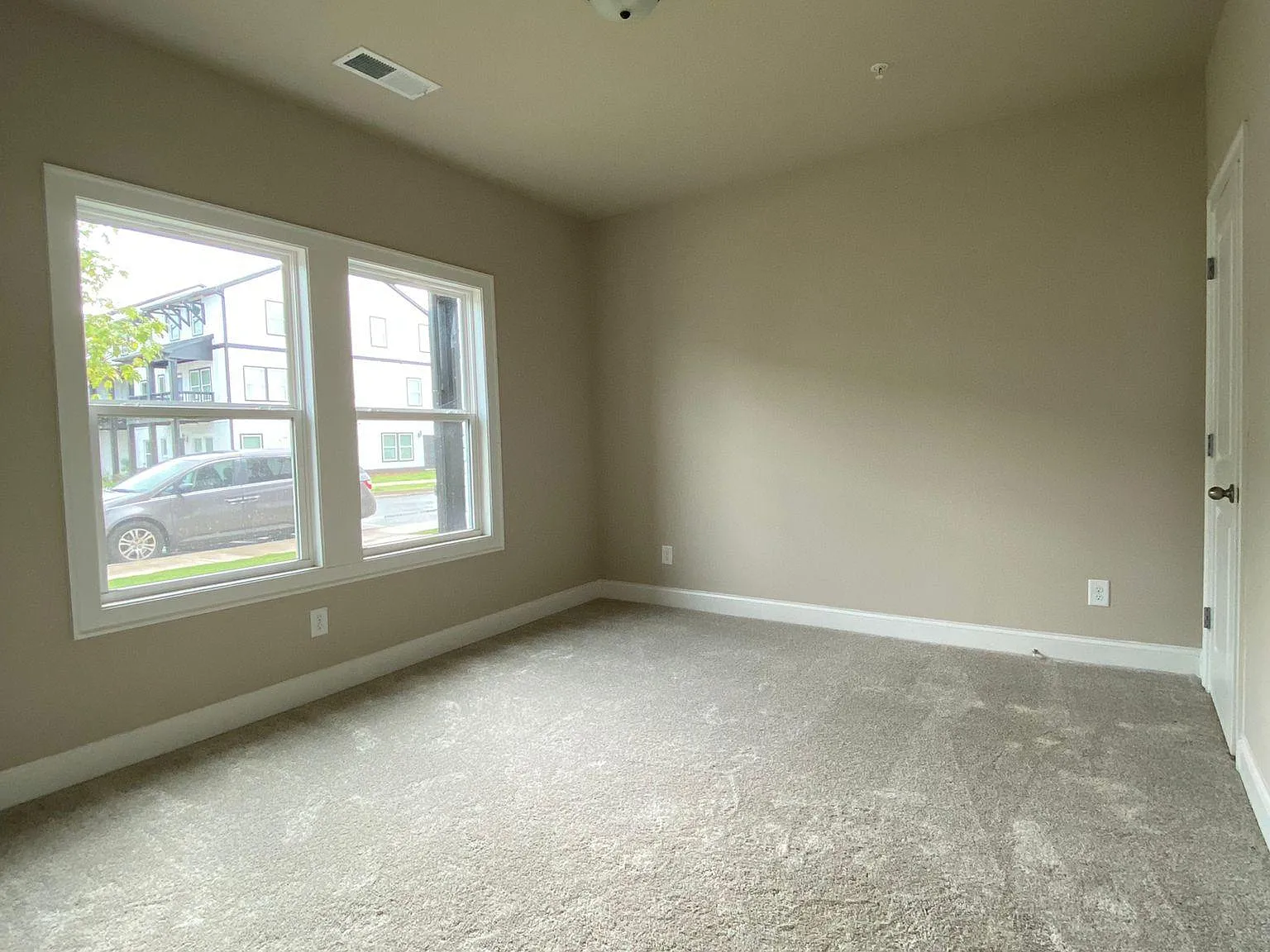 395 Lincoln St — Photo 3