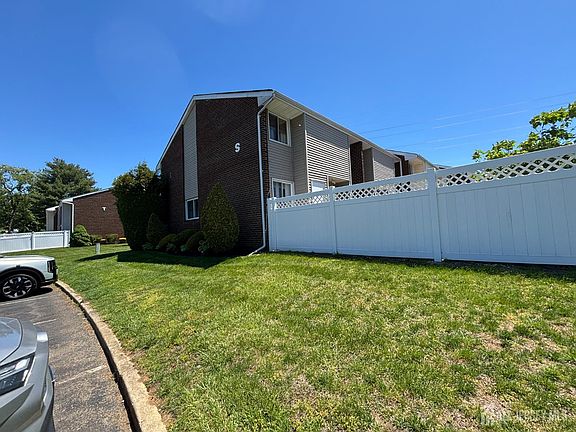 4th image of 9 Quincy Cir #S