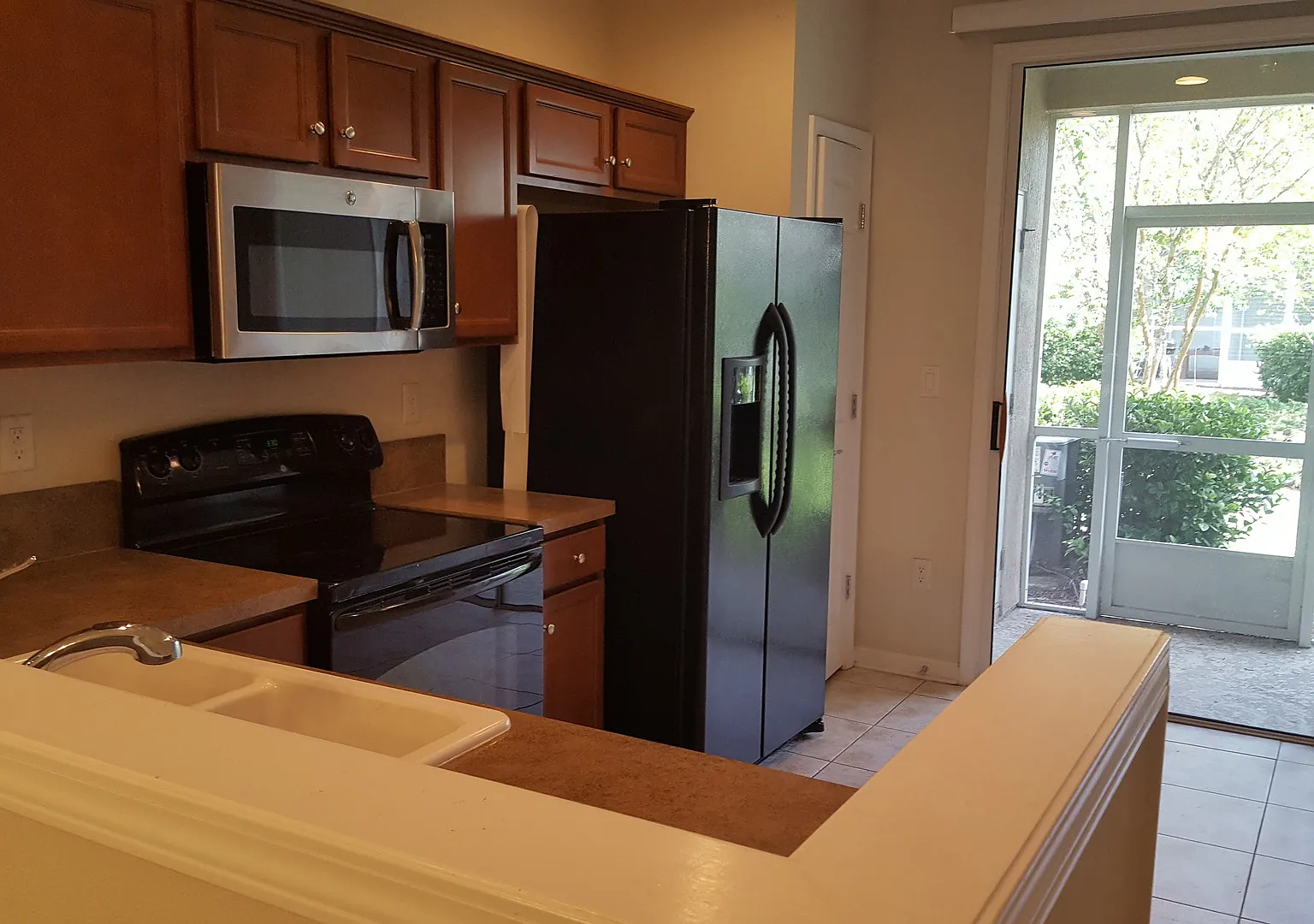2 Bedroom Rental — Photo 4