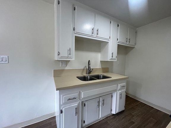 3rd image of 2461 Elm Ave APT 6