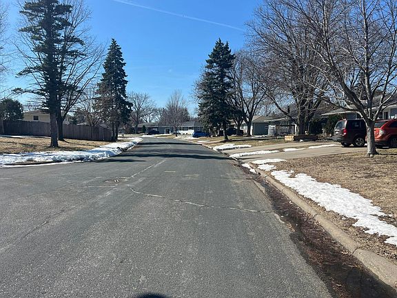 5th image of 6329 Halifax Dr