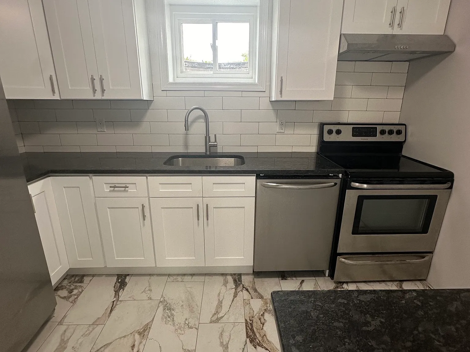 1 bed, 1952 sqft, $1,650 — Photo 3
