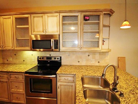 4th image of 1933 Island Cir APT B101