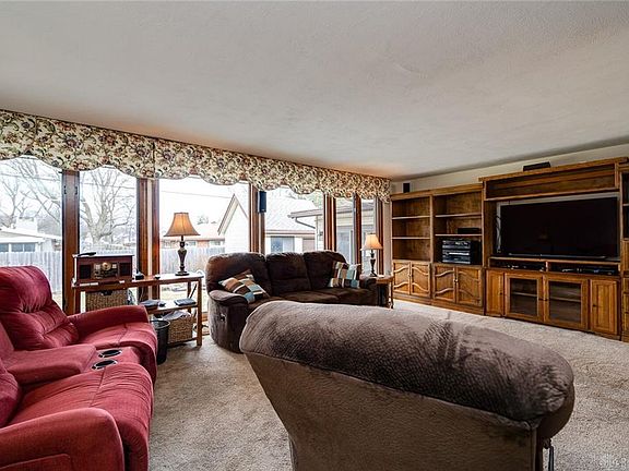 4th image of 829 Brubaker Dr