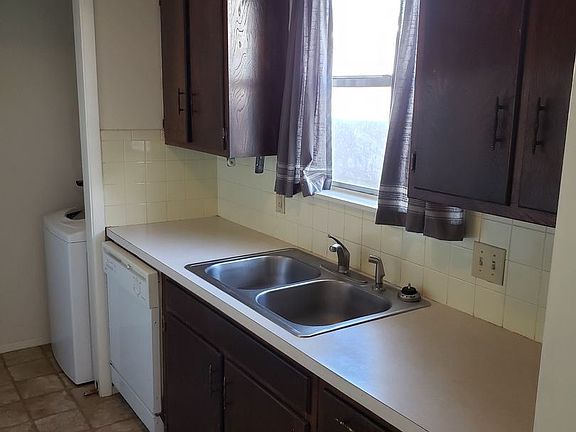 5th image of 616 S Abilene Ave