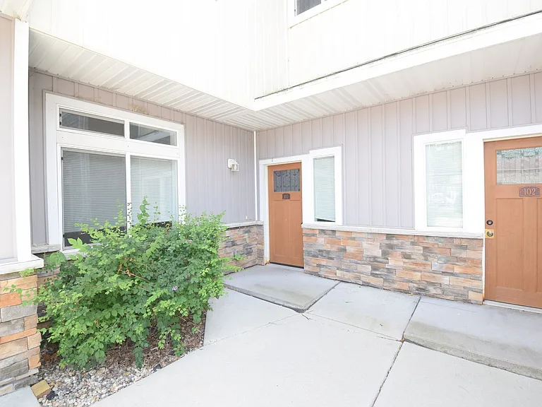 224 James Ave — Photo 4