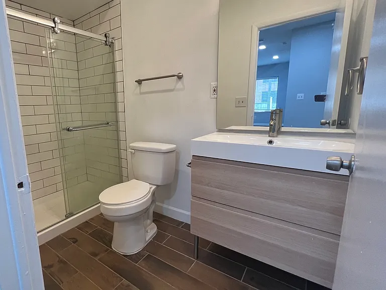 1096 Van Dyke St #202 — Photo 9