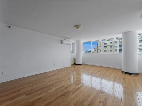 133-38 Sanford Avenue image 13 of 23