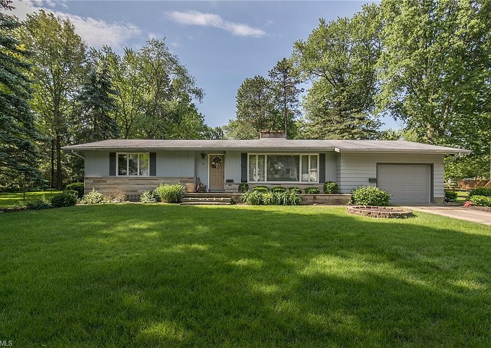 90 Outlook Dr, Tallmadge, OH 44278 | Zillow
