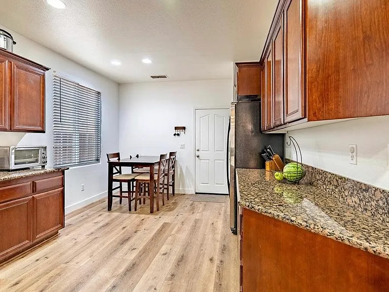 220 Candela Cir — Photo 9