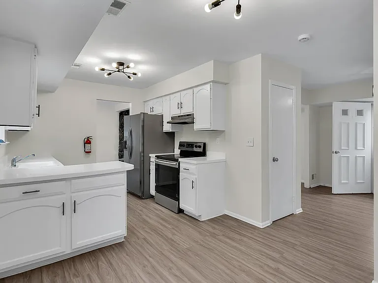 1401 Delaware Ave — Photo 3