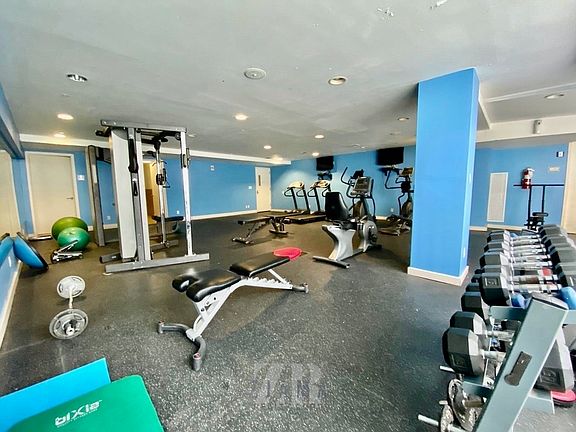 3rd image of 601 Ocean Pkwy APT 8A