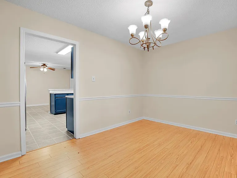 8 N Nicholson Cir — Photo 13