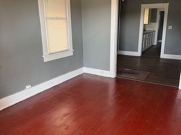 3rd image of 161 W Park Pl