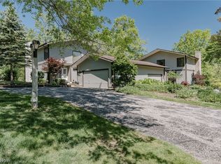 6919 Woodwalk Dr #38, Brecksville, OH 44141