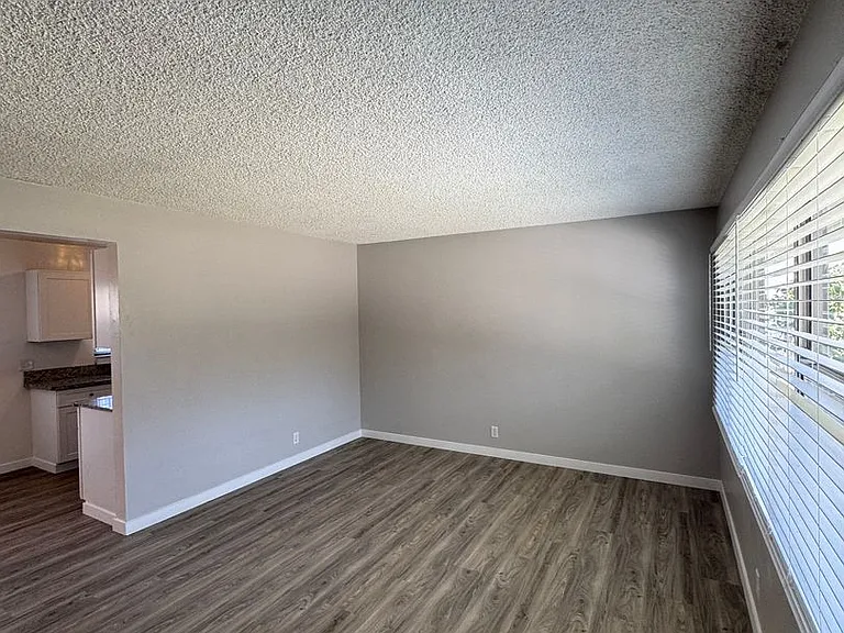 1134 Raymond Ave — Photo 4