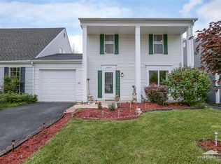 3S283 Blackthorn Ln, Warrenville, IL