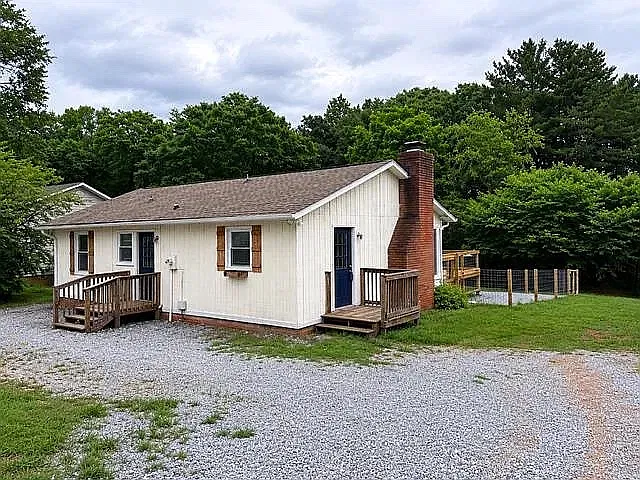 3 bed, 864 sqft, $1,500 — Photo 1