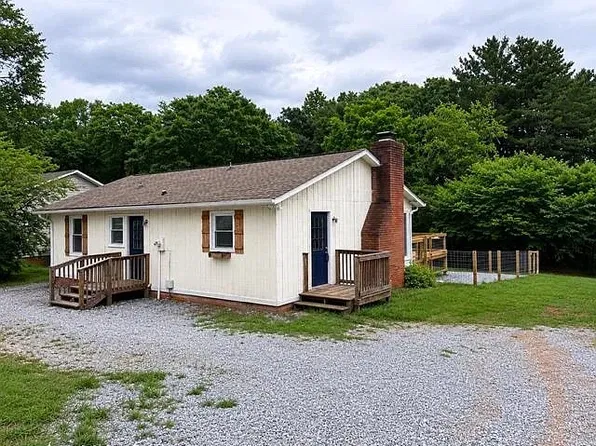 50 Coastline Dr, Inman, SC 29349