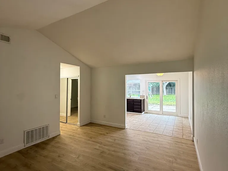 2621 Shad Ct — Photo 4
