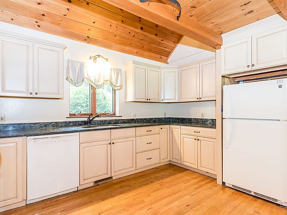 4th image of 24 Woodland Dr