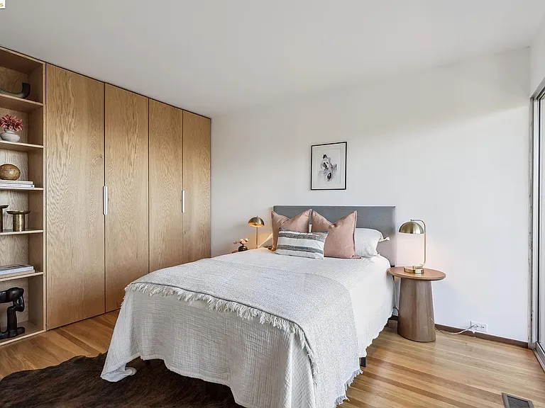 540 Dwight Pl — Photo 43