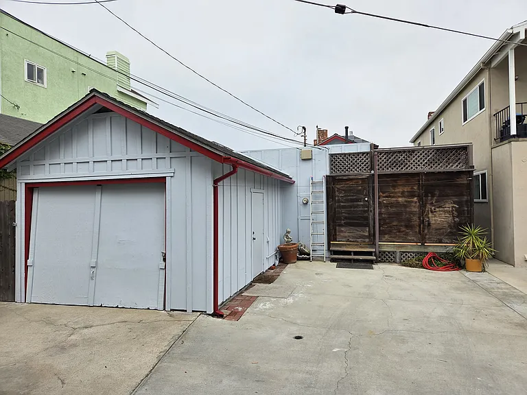 70 64th Pl — Photo 15