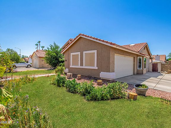 2nd image of 2607 E Catalina Cir