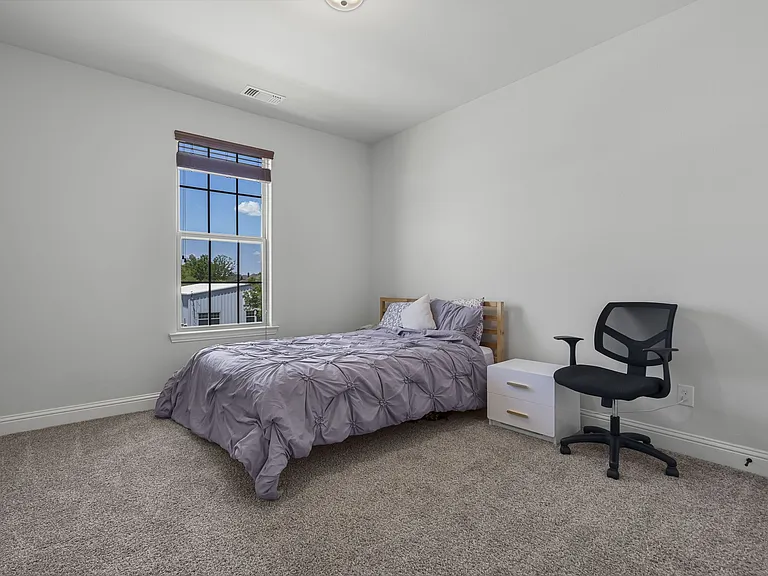 913 Gingham St — Photo 23