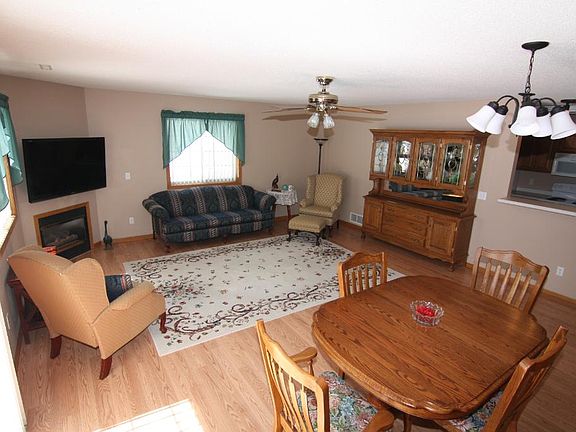 5th image of 680 Monn Ave