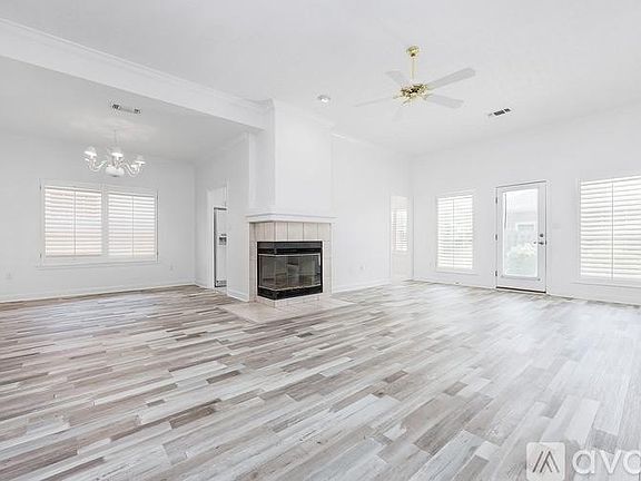 2nd image of 4157 Longwood Cir