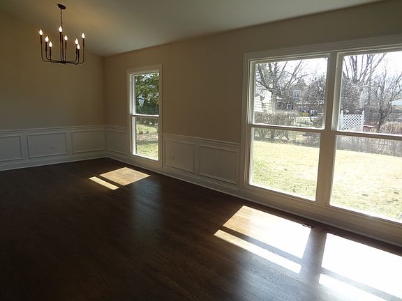 5th image of 3054 Huntington Dr
