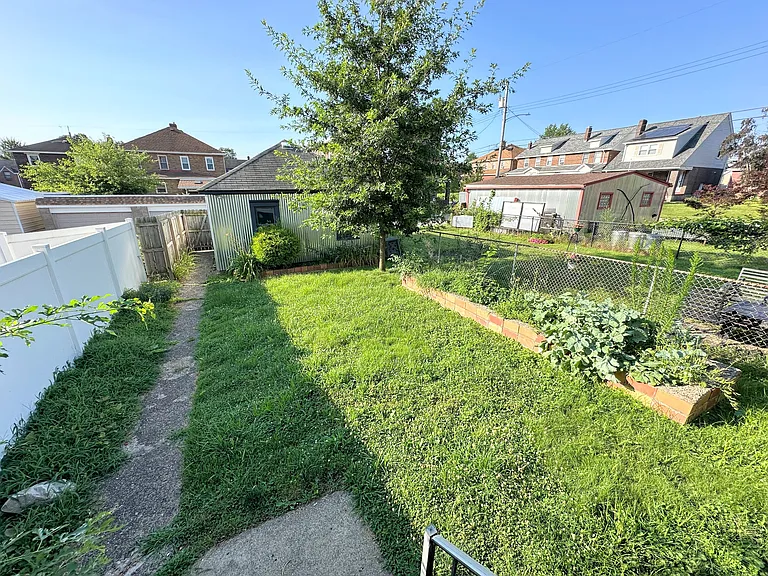 7104 Schoyer Ave — Photo 26