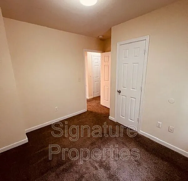 555 Fairfax Ave #C — Photo 25