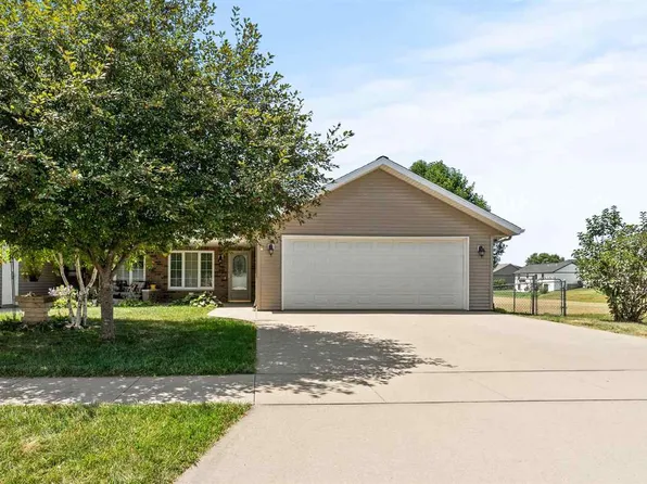 711 W 3rd St, Kalona, IA 52247