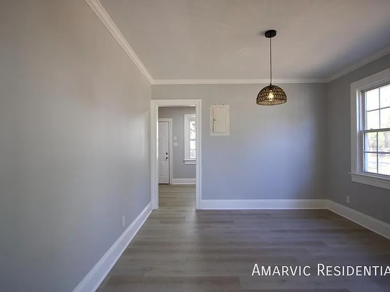 1602 Waverly Ave — Photo 7